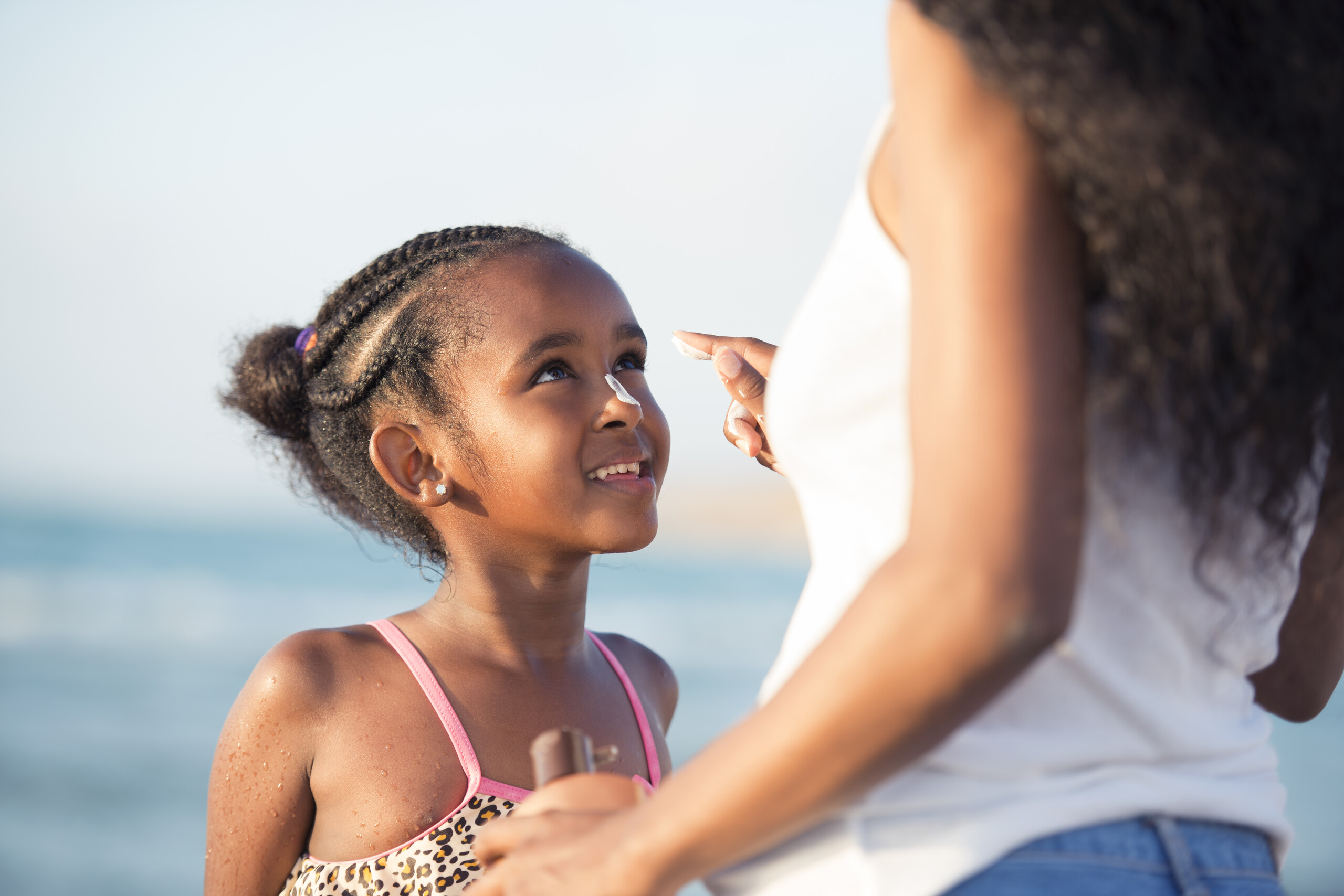 applying_sunscreen_mother_daughter_african