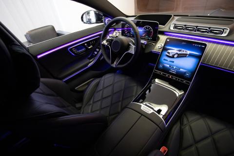 inside_car_luxury