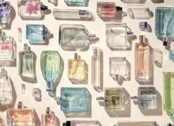 perfumes_flatlay_pastels